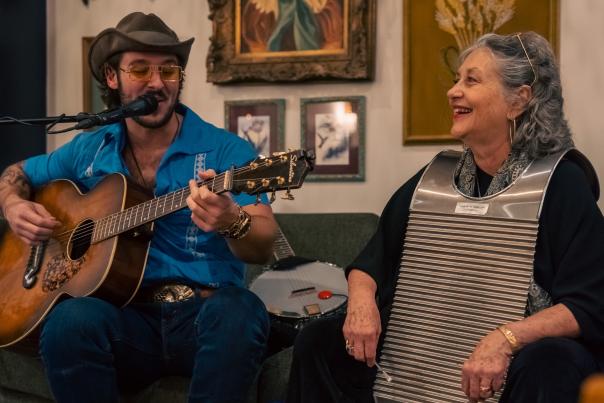 Guitarist and washboard player at Haven Coffee and Cocktails