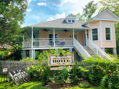 Abita Springs Hotel in spring time